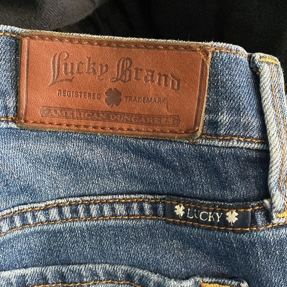 LUCKY BRAND Size 6/28 Distressed Denim Sofia Boot Cut Jeans NEW - Picture 5 of 9